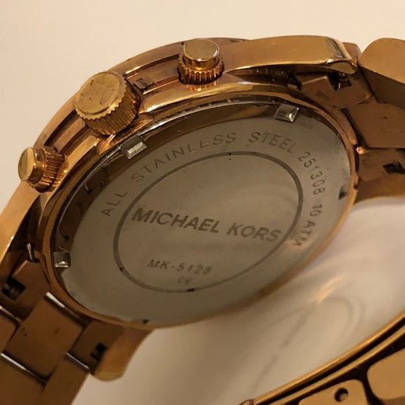 Michael Kors Runway Rose Gold Watch - Picture 4 of 9